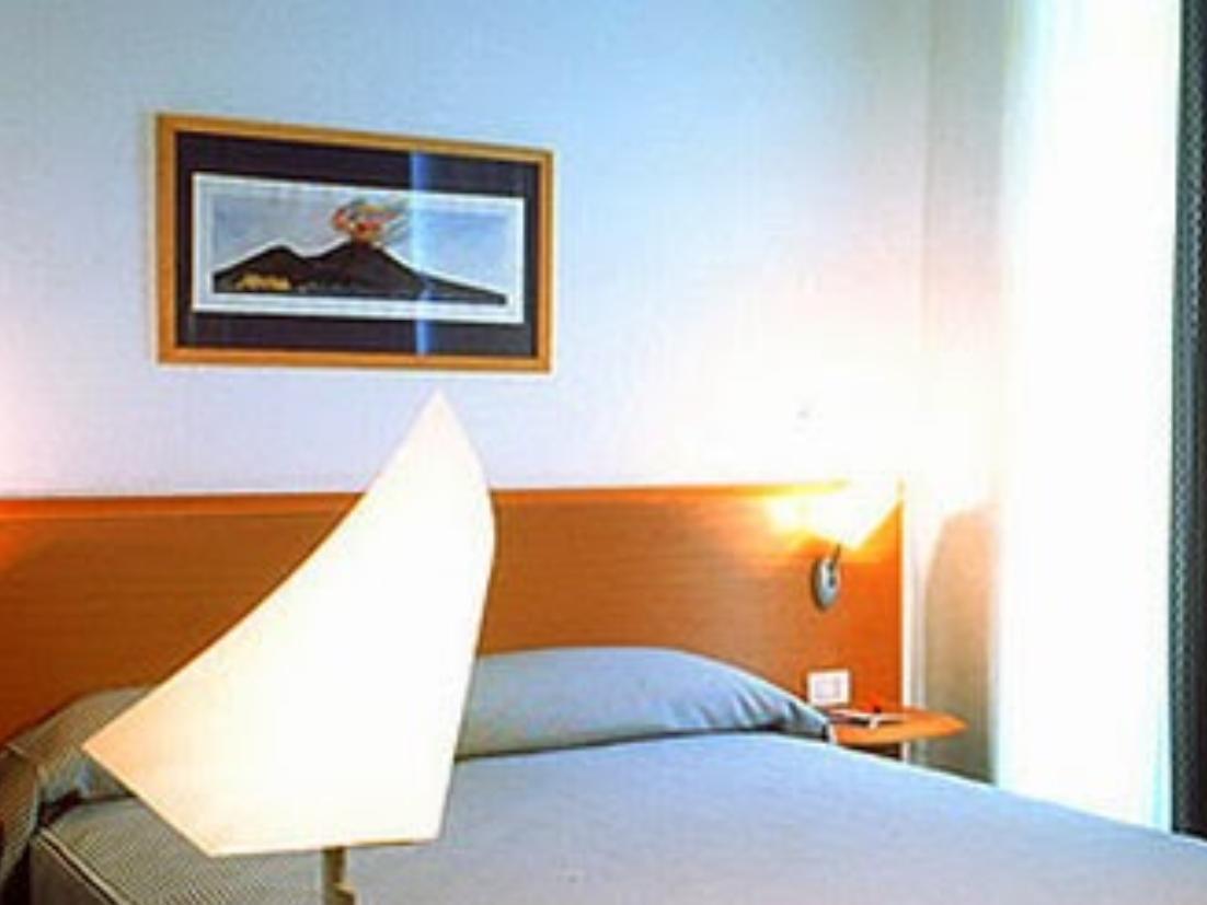 Ibis Styles Garibaldi Hotel Nápoles