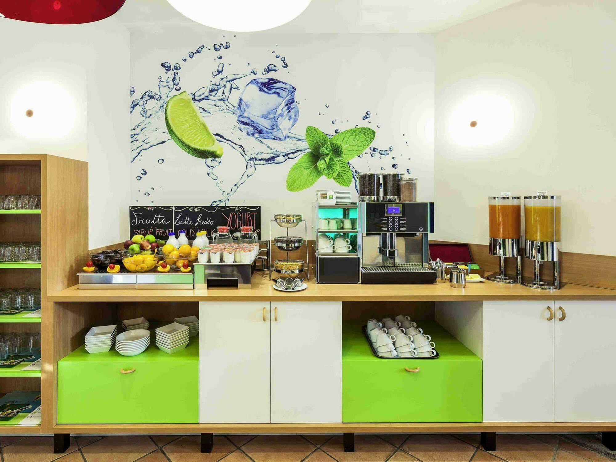 Ibis Styles Garibaldi Hotel Napoli